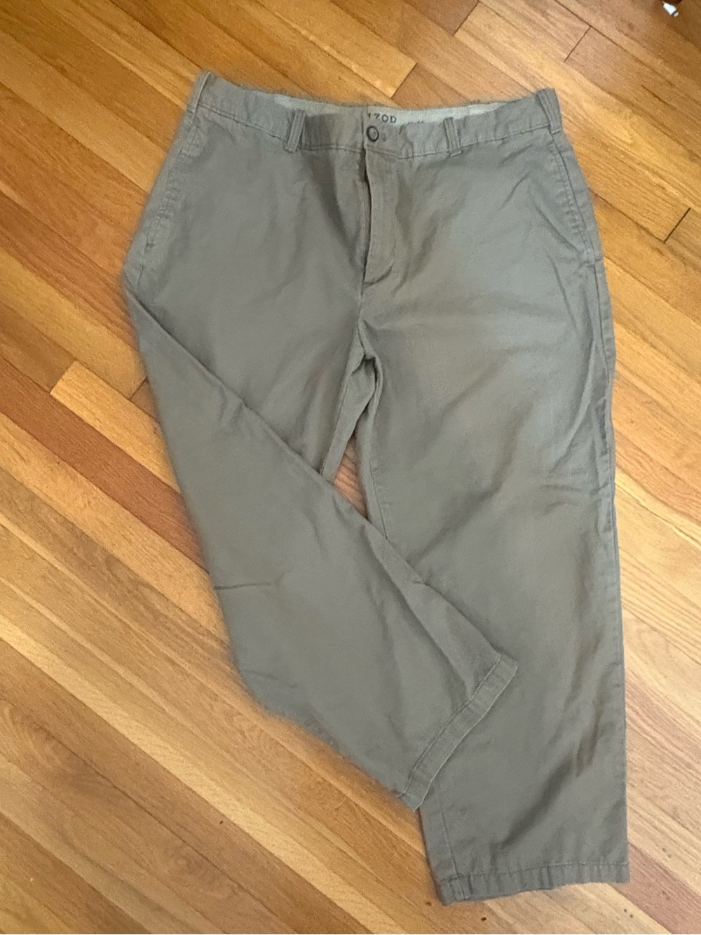 Izod Men's Chino Pants in Olive Green 40x30